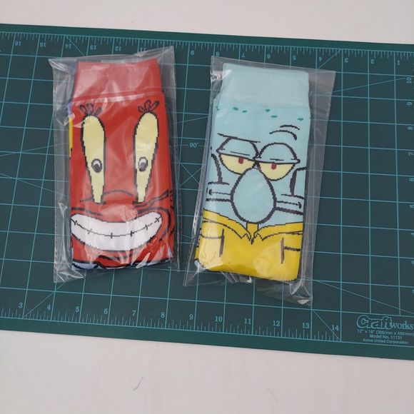 Mr Krabs & Squidward Socks Size 6-12 Lot of 2 SpongeBob - Picture 1 of 2